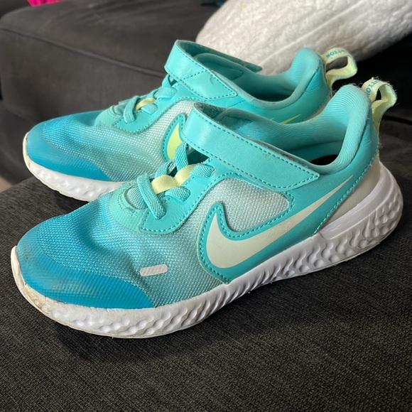 Girls Nikes EUC 13C - Picture 8 of 8